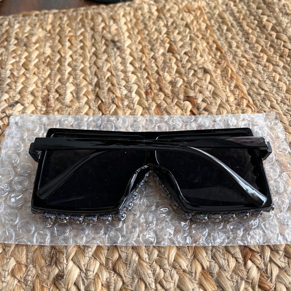 Sunglasses - Picture 4 of 4